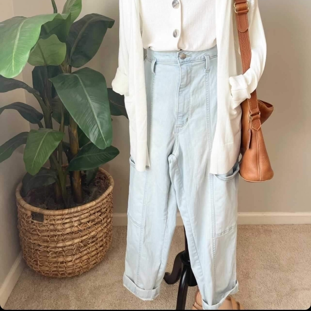 Universal Thread Mom Jeans Light Wash Tapered Leg Cargo Pockets Loose Cotton 14